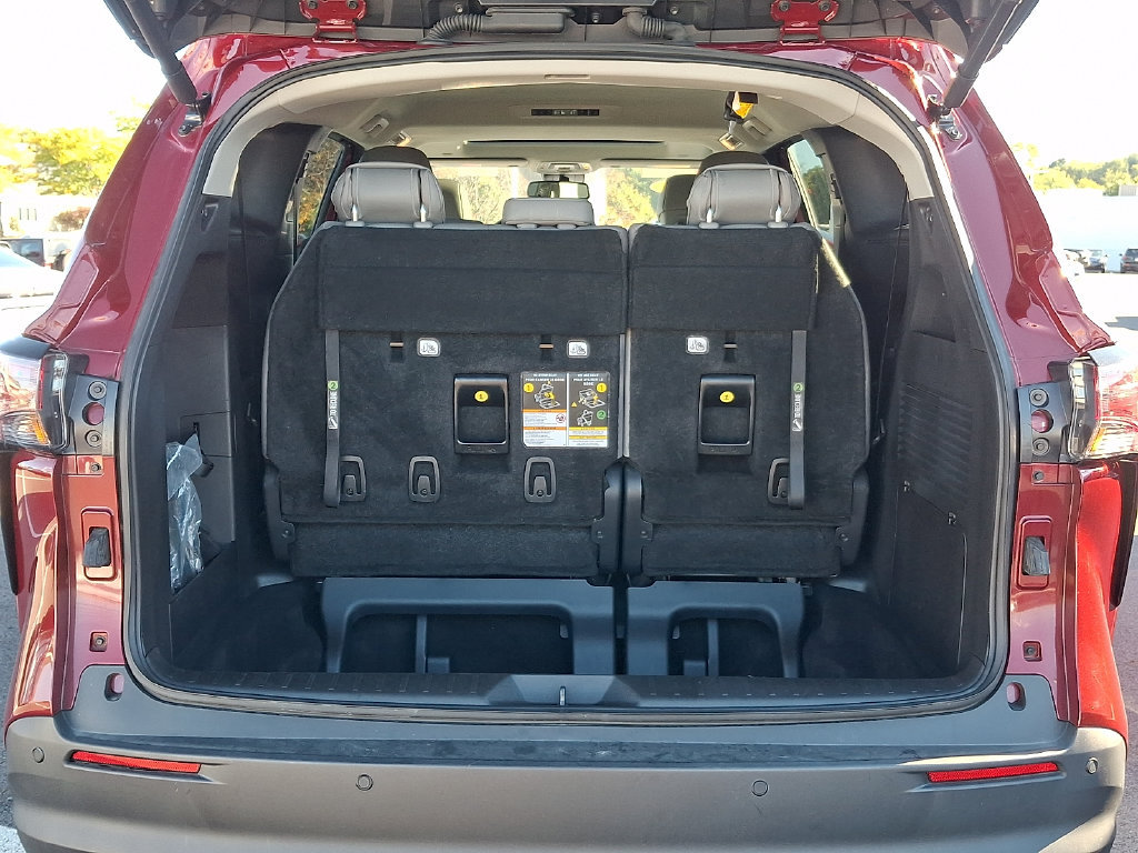 Certified 2026 Toyota Sienna XLE FWD image 40