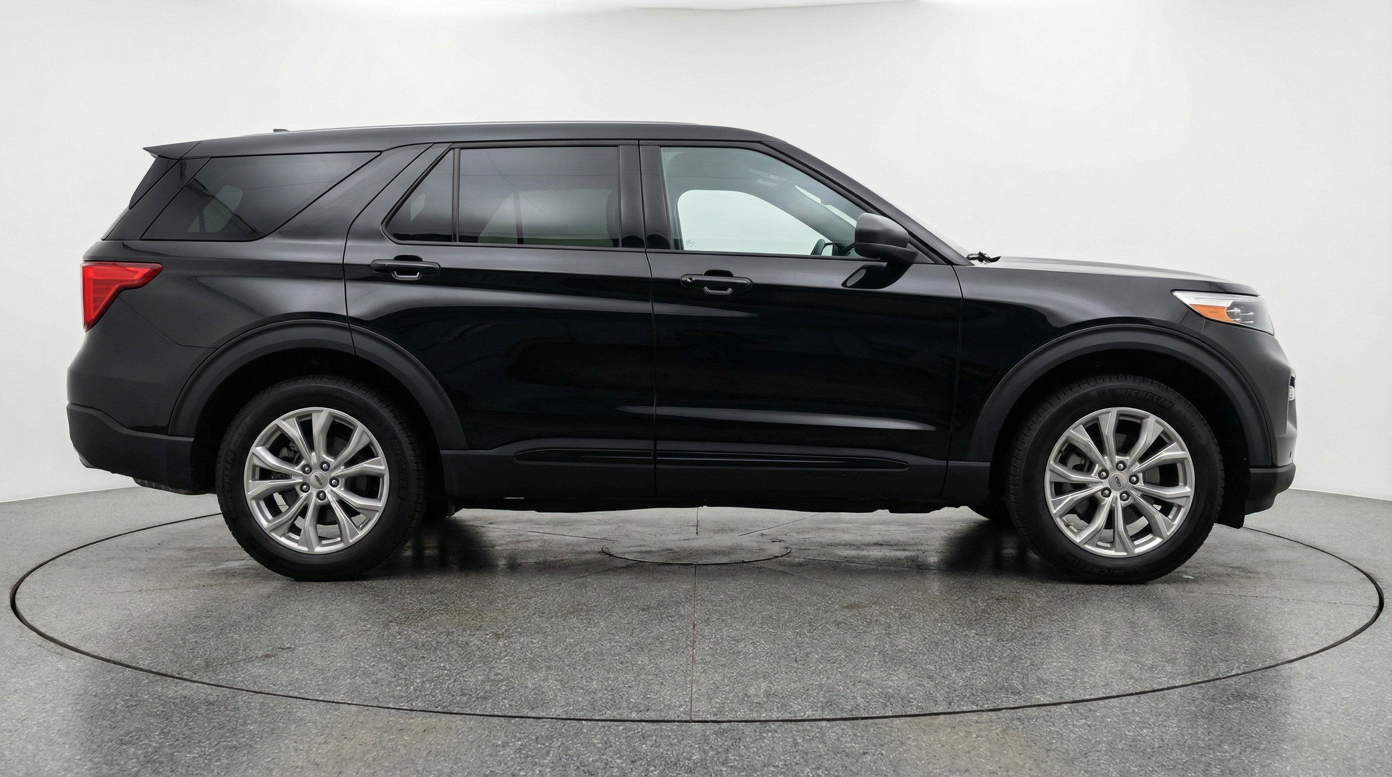 Used 2024 Ford Explorer Limited image 11