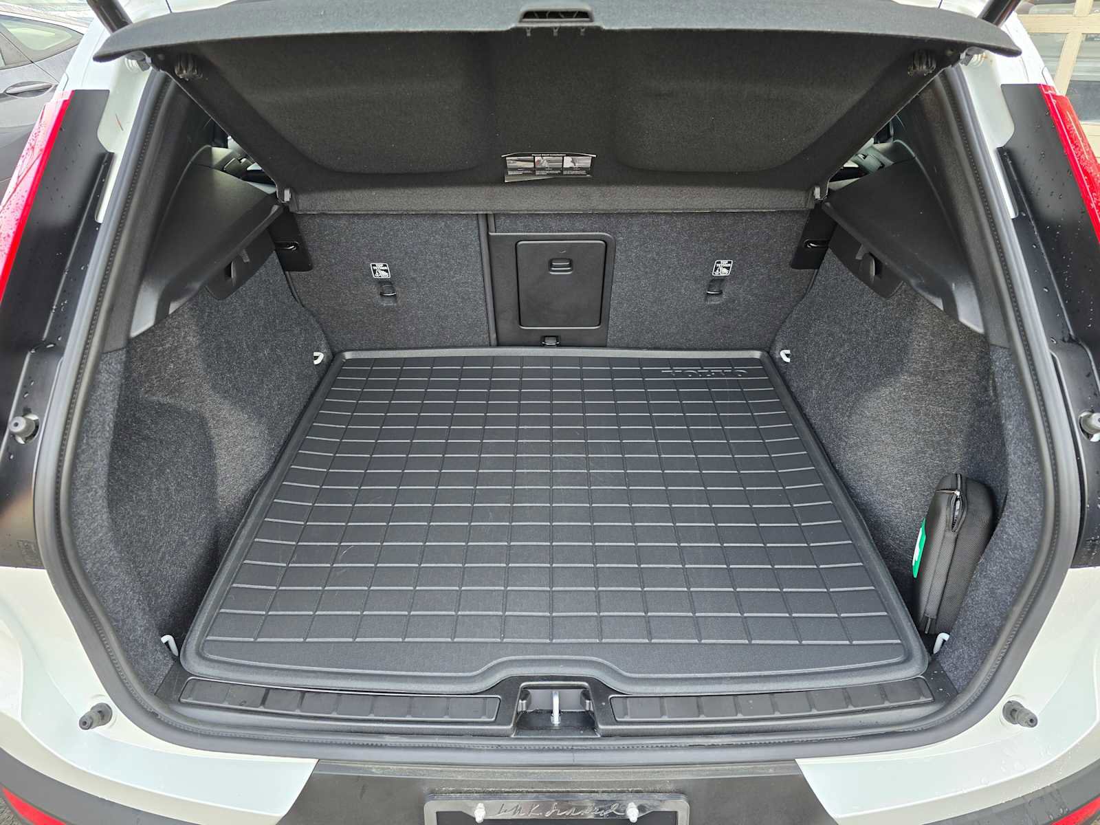 Used 2025 Volvo XC40 B5 Core w/ Protection Package Premier image 13