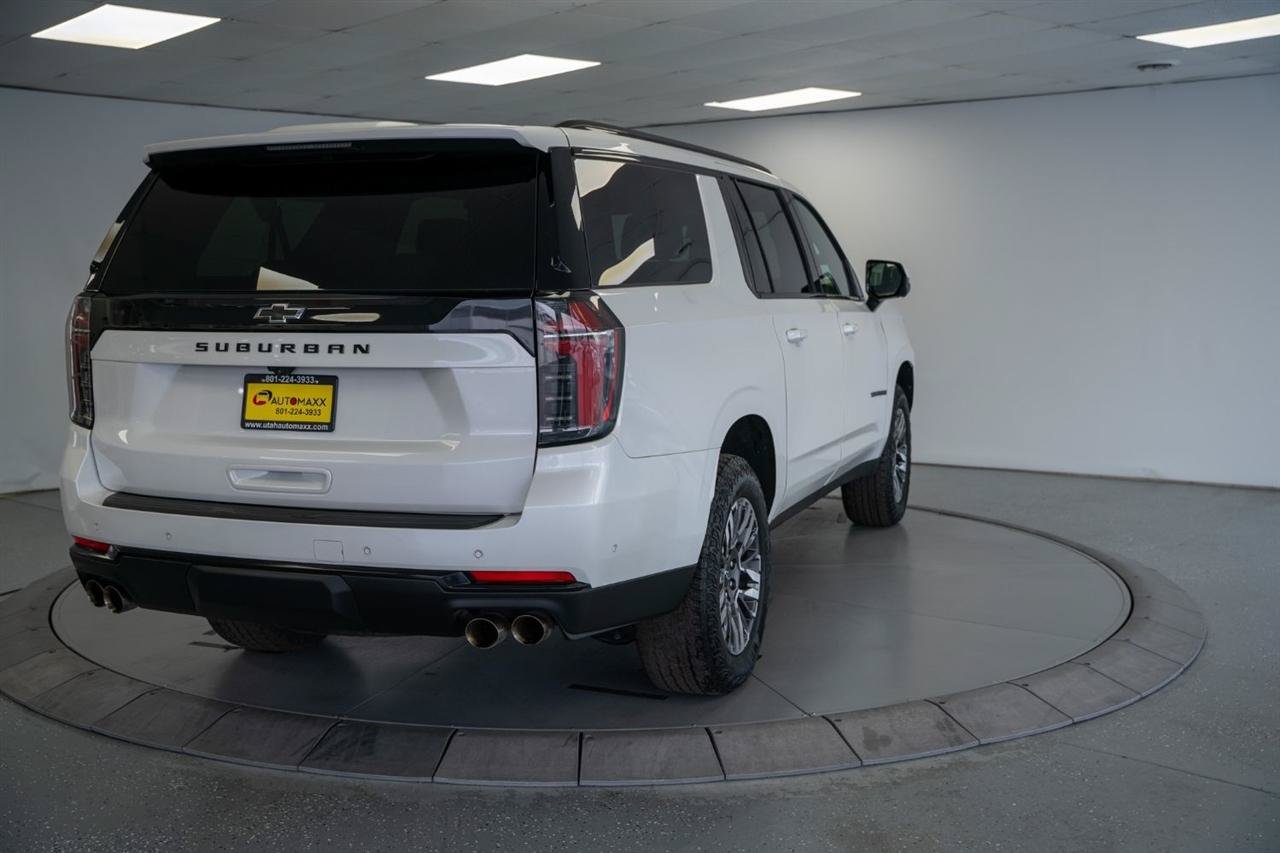Used 2025 Chevrolet Suburban Z71 AWD/4WD image 7