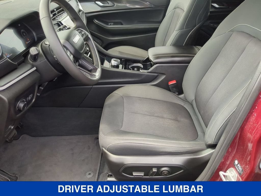 Used 2023 Jeep Grand Cherokee Laredo AWD/4WD image 16