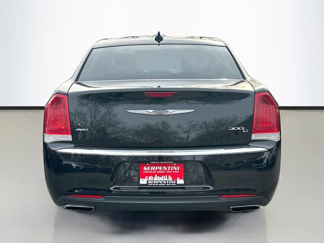 Used 2016 Chrysler 300 C image 7