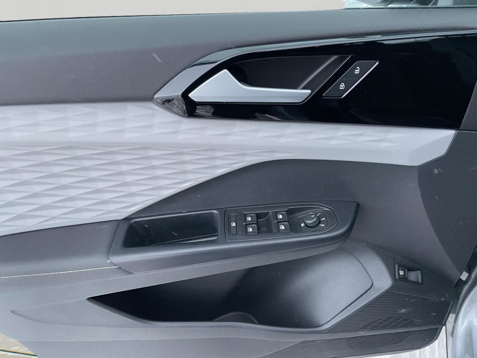 Used 2024 Volkswagen Taos S image 22