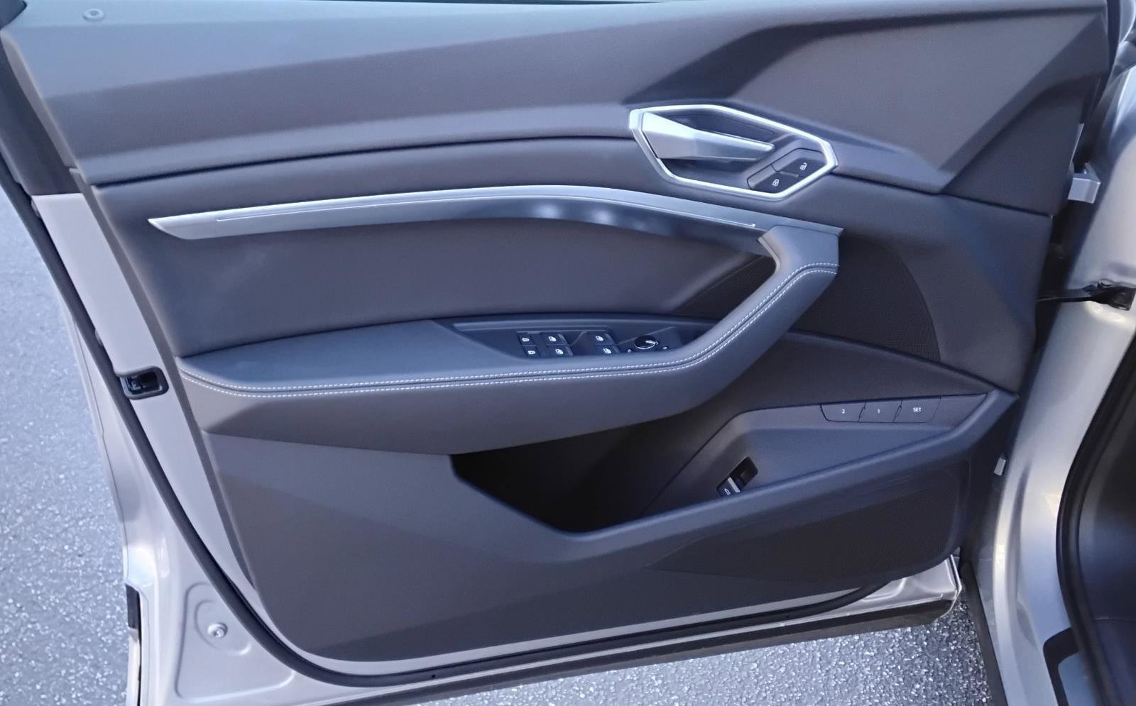 Certified 2022 Audi e-tron Premium w/ Convenience Plus Package image 15