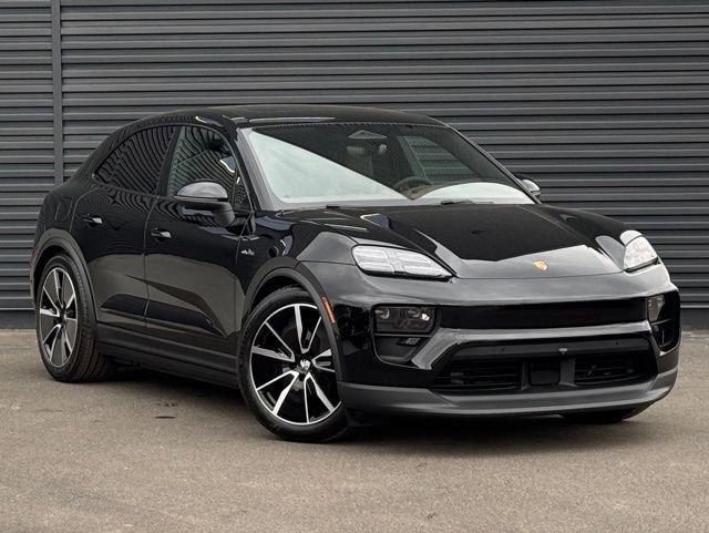 New 2026 Porsche Macan 4 Electric image 9