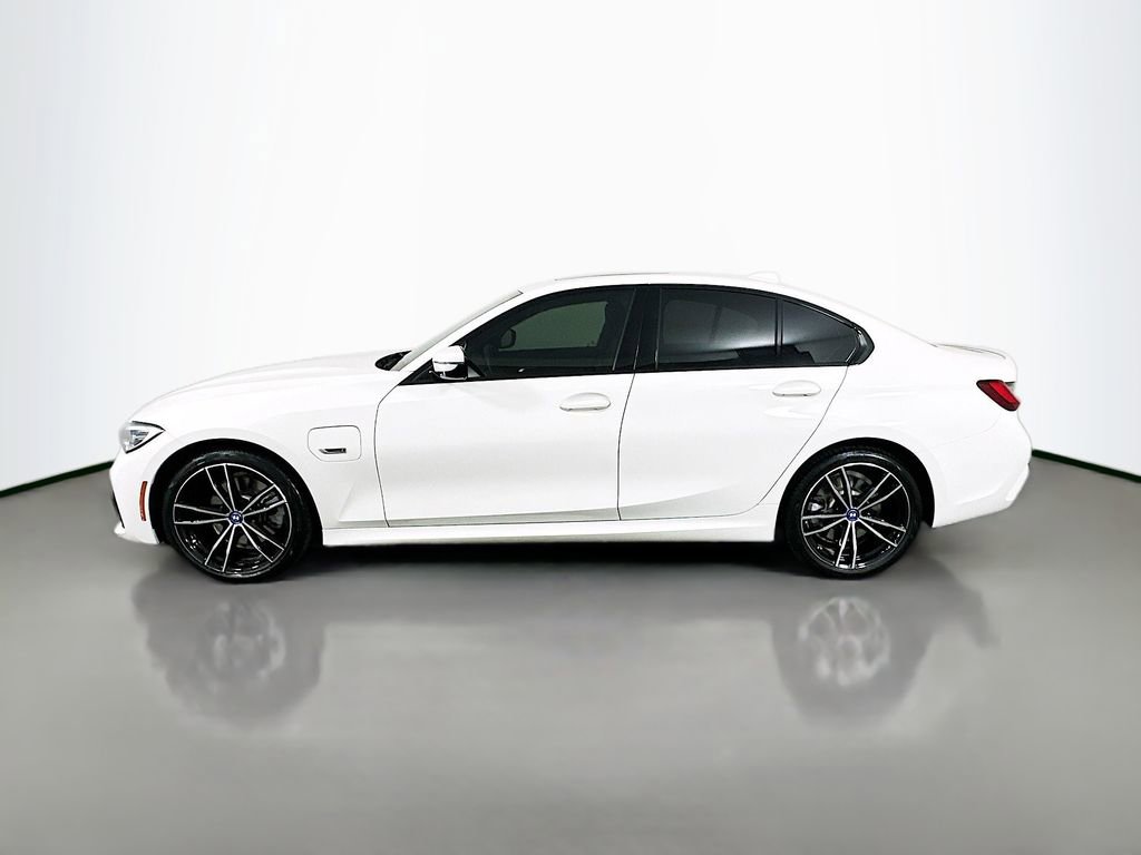 Used 2022 BMW 330e 330e iPerformance w/ M Sport Package image 8