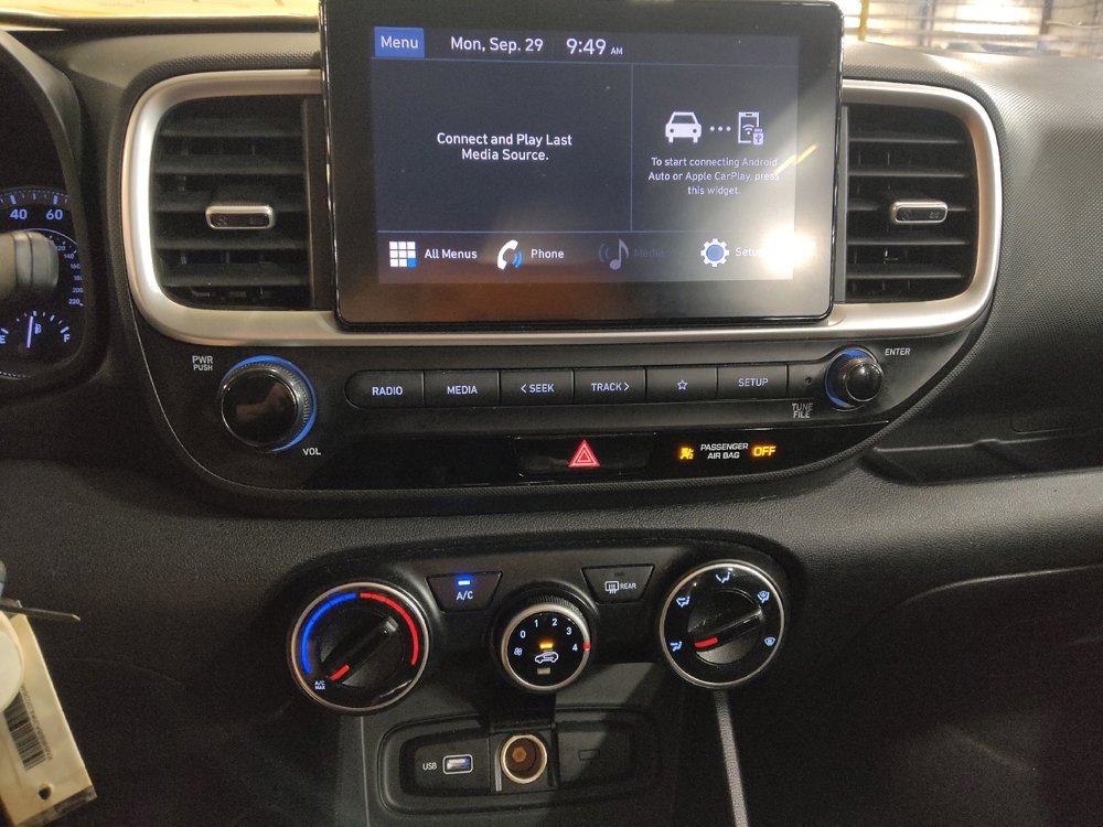 Used 2022 Hyundai Venue SE image 25