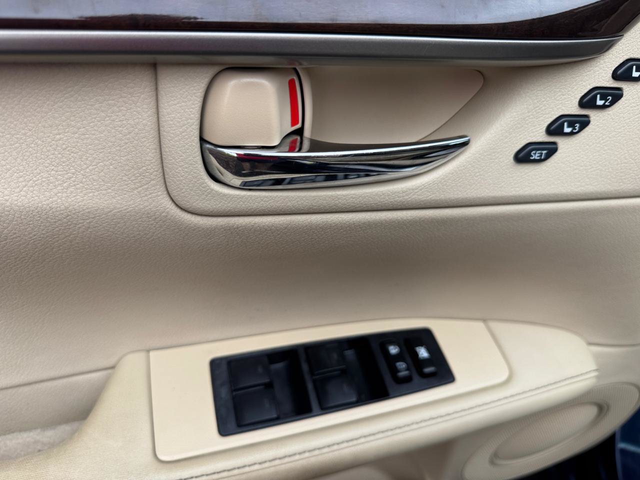 Used 2014 Lexus ES 350 w/ Luxury Package FWD image 18