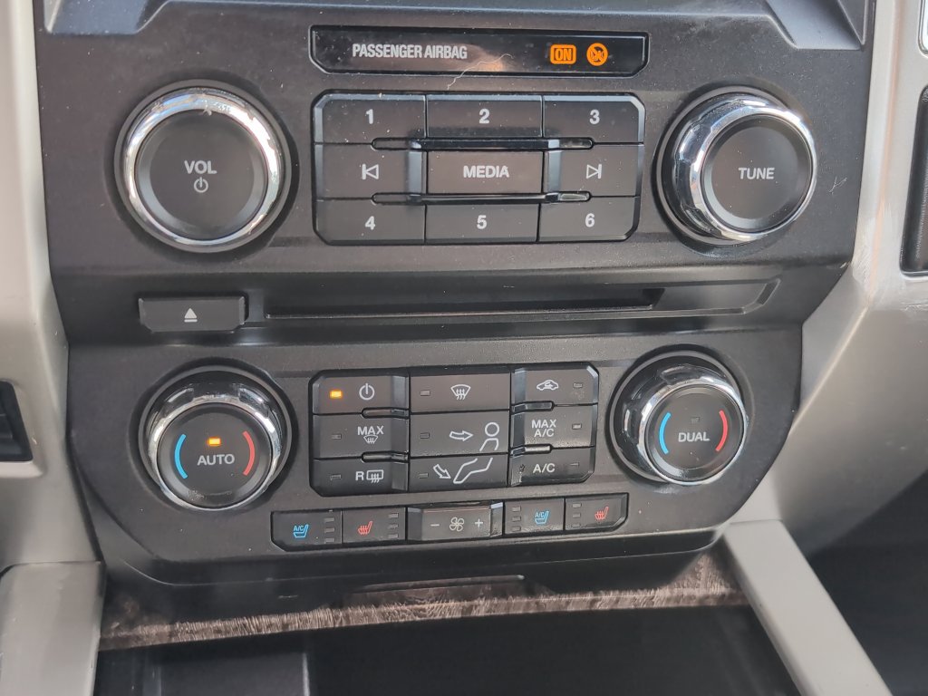 Used 2017 Ford F250 Lariat w/ Chrome Package image 21