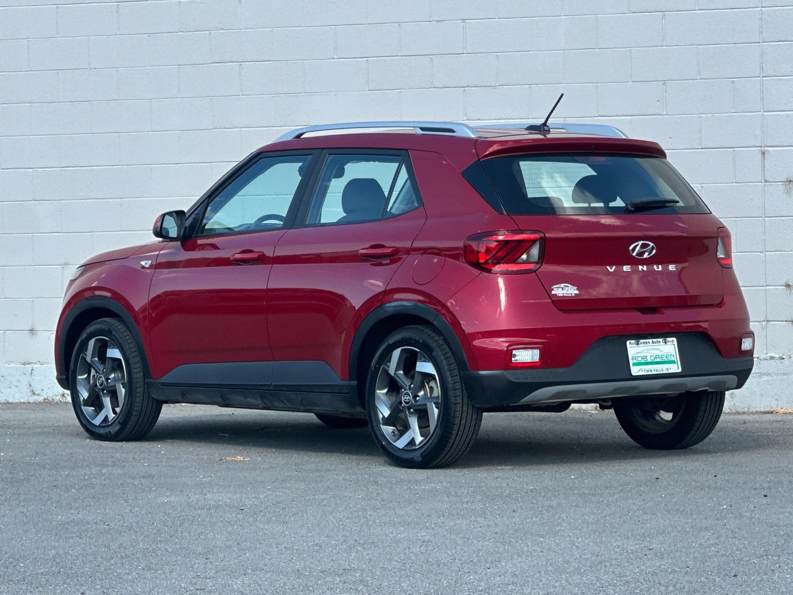 Used 2023 Hyundai Venue SEL FWD image 5