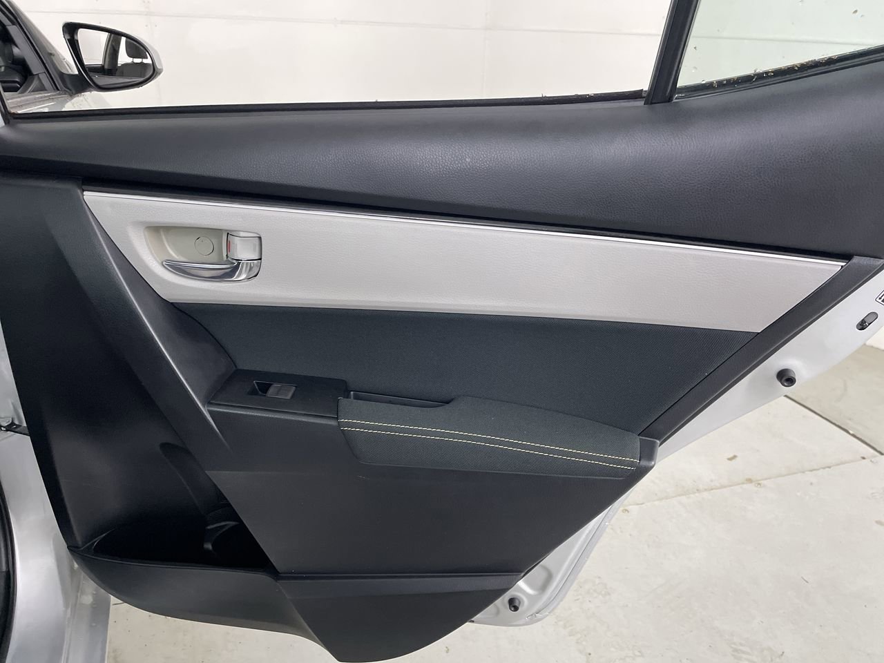 Used 2017 Toyota Corolla LE image 21