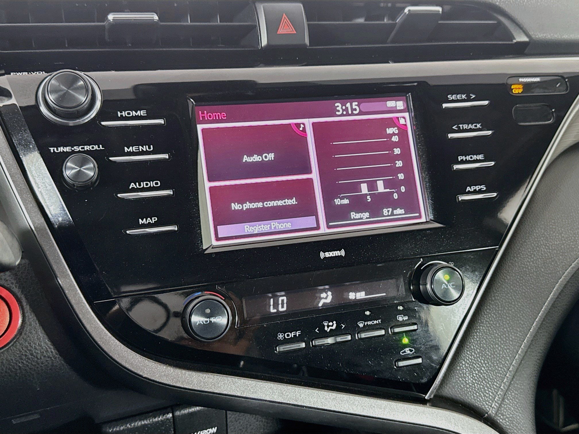 Used 2020 Toyota Camry SE w/ Convenience Package FWD image 18