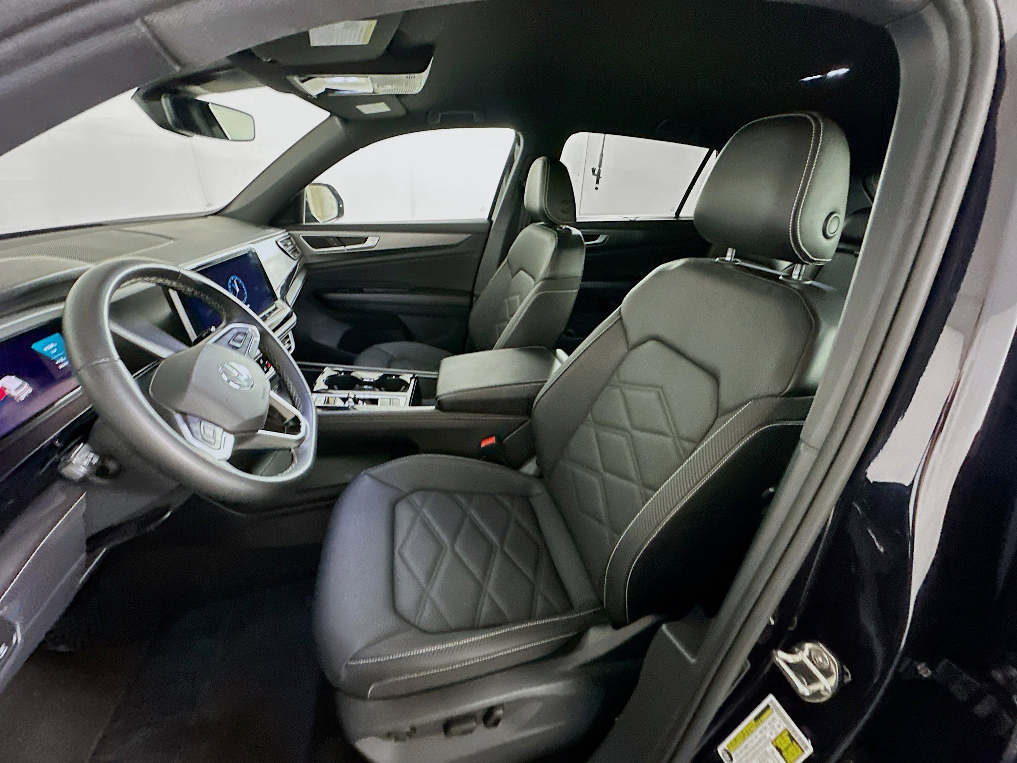 Used 2025 Volkswagen Atlas Cross Sport SE image 13