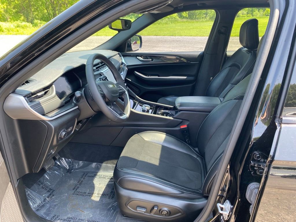 Used 2023 Jeep Grand Cherokee Altitude image 10