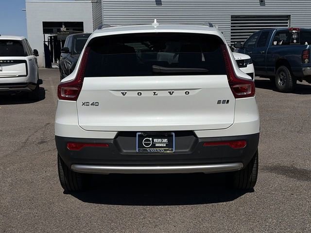 Used 2025 Volvo XC40 B5 Core image 8