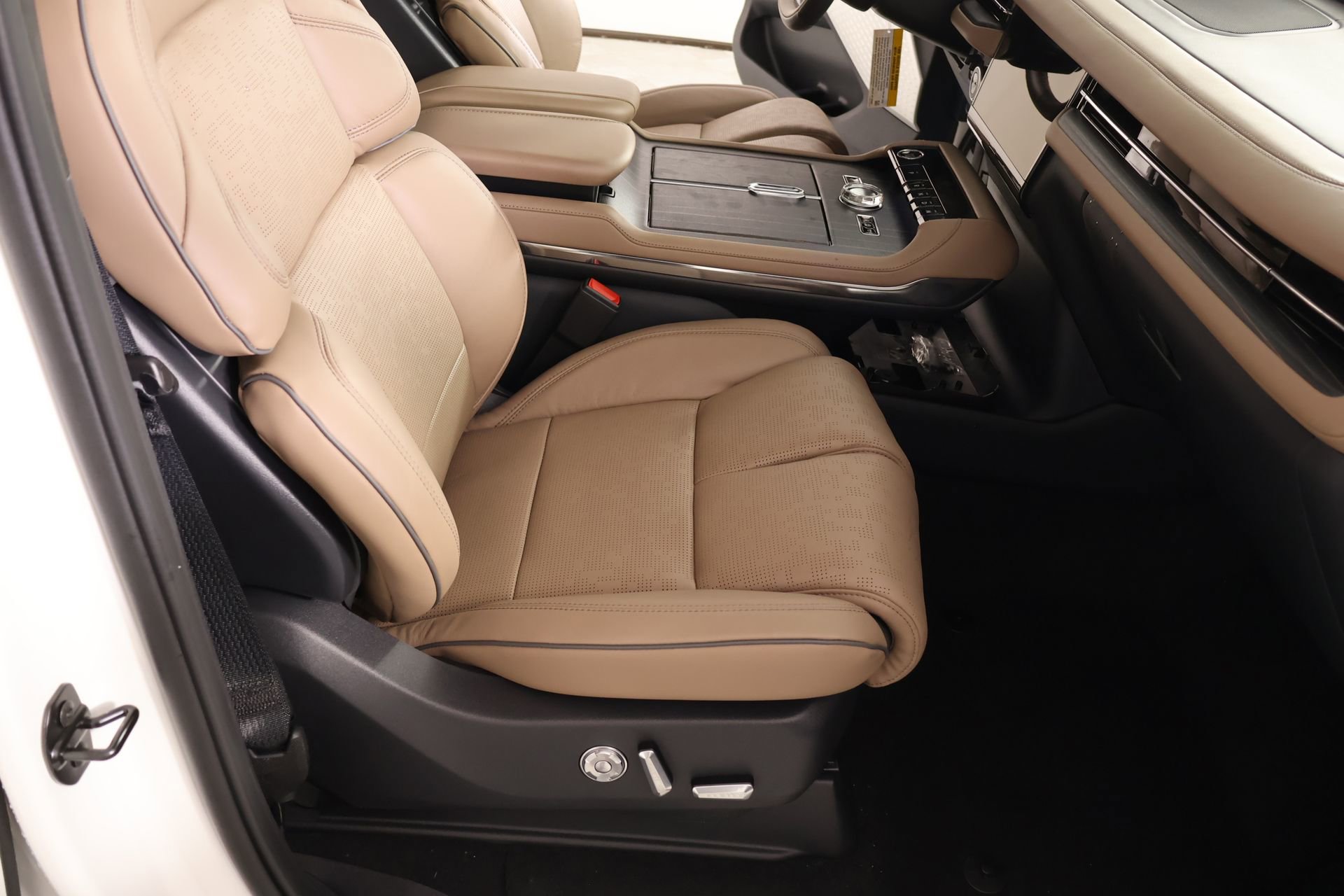 New 2026 Lincoln Navigator L Black Label AWD/4WD image 14