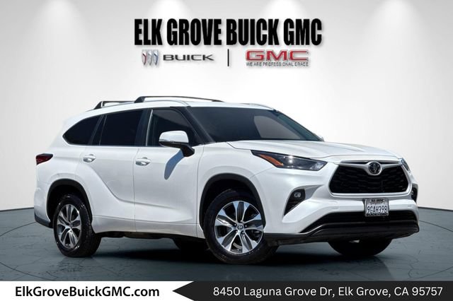 Used 2023 Toyota Highlander XLE FWD image 1