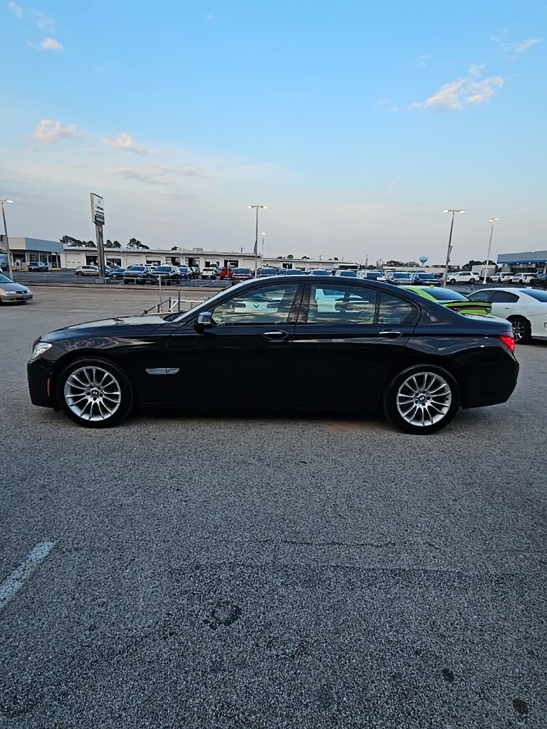 Used 2015 BMW 750i RWD image 4
