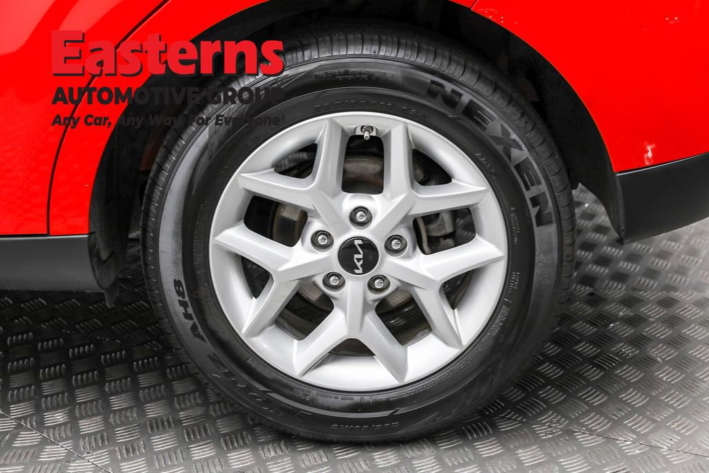 Used 2025 Kia Soul LX w/ LX Technology Package image 8