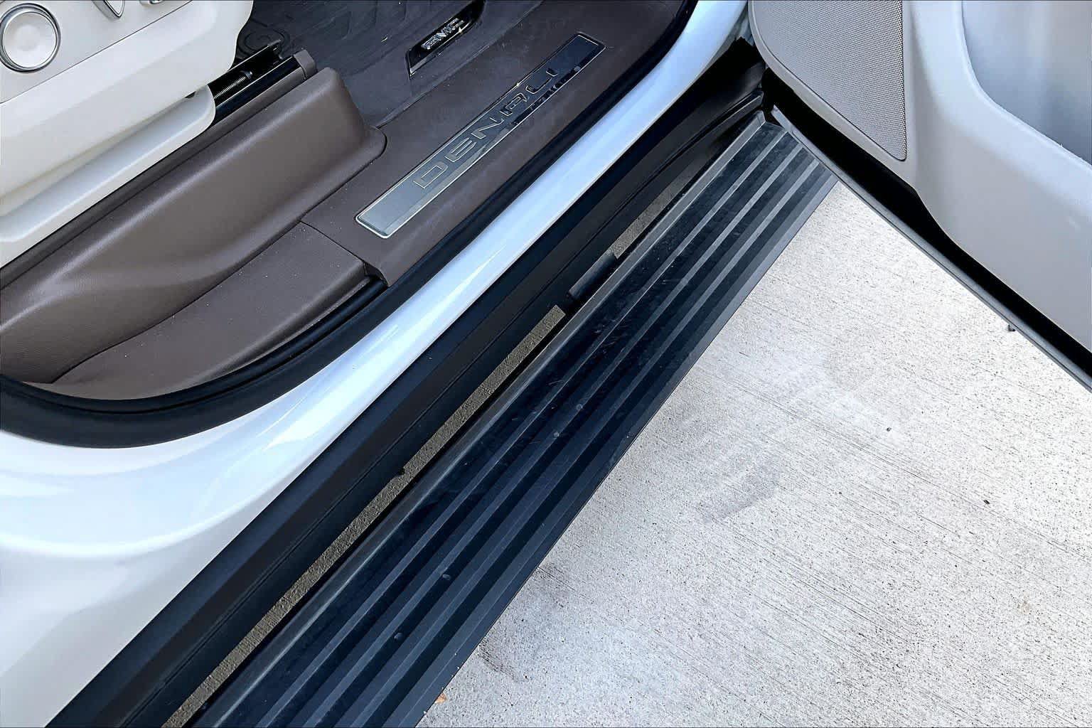 Used 2023 GMC Yukon Denali w/ LPO, Floor Liner Package AWD/4WD image 33
