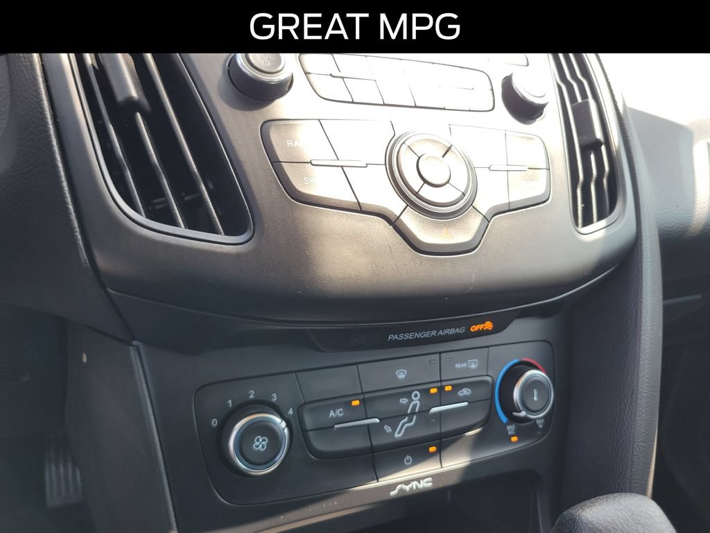Certified 2017 Ford Focus SE FWD image 27