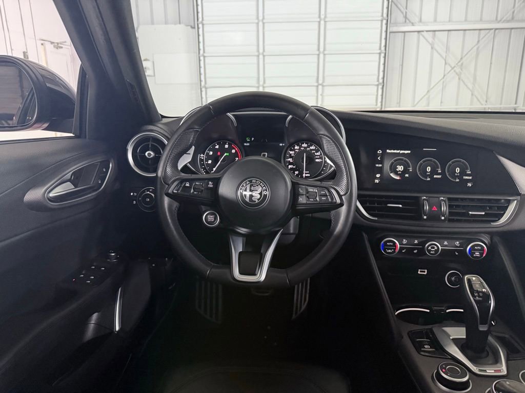 Used 2022 Alfa Romeo Giulia Veloce image 40