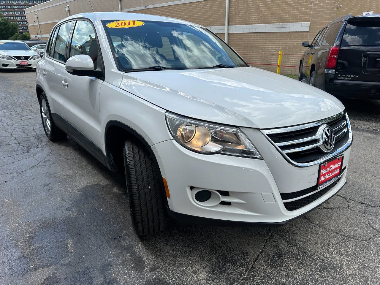 Used 2011 Volkswagen Tiguan SE image 10