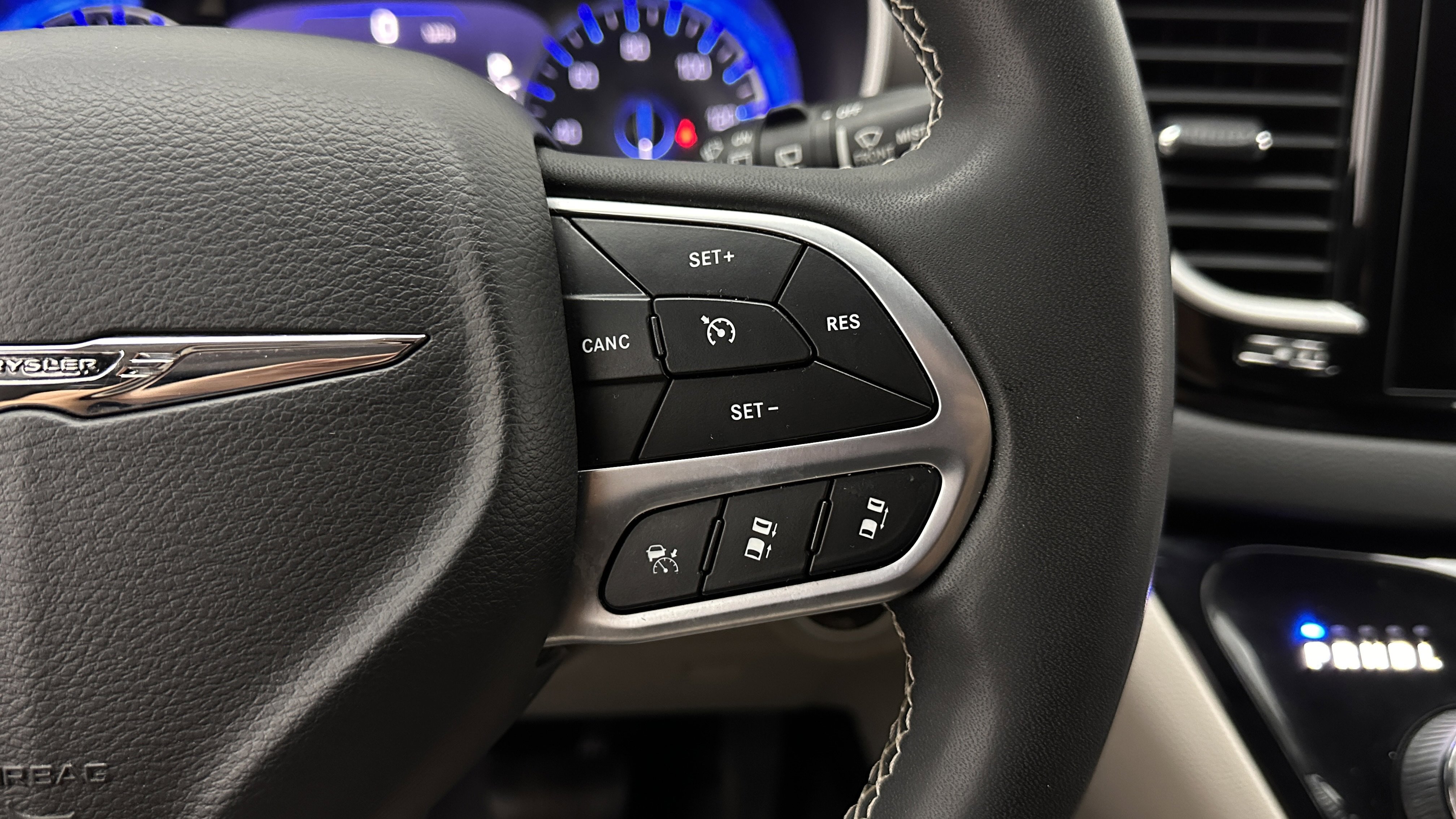 Used 2022 Chrysler Pacifica Touring-L FWD image 18