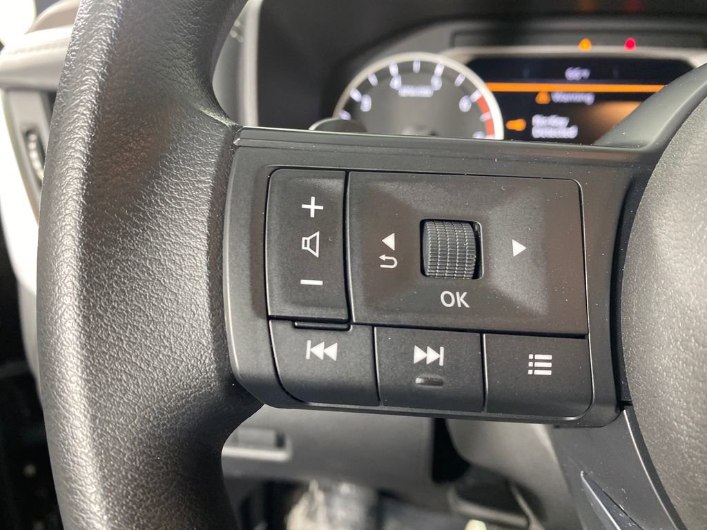 Used 2023 Nissan Rogue S image 14