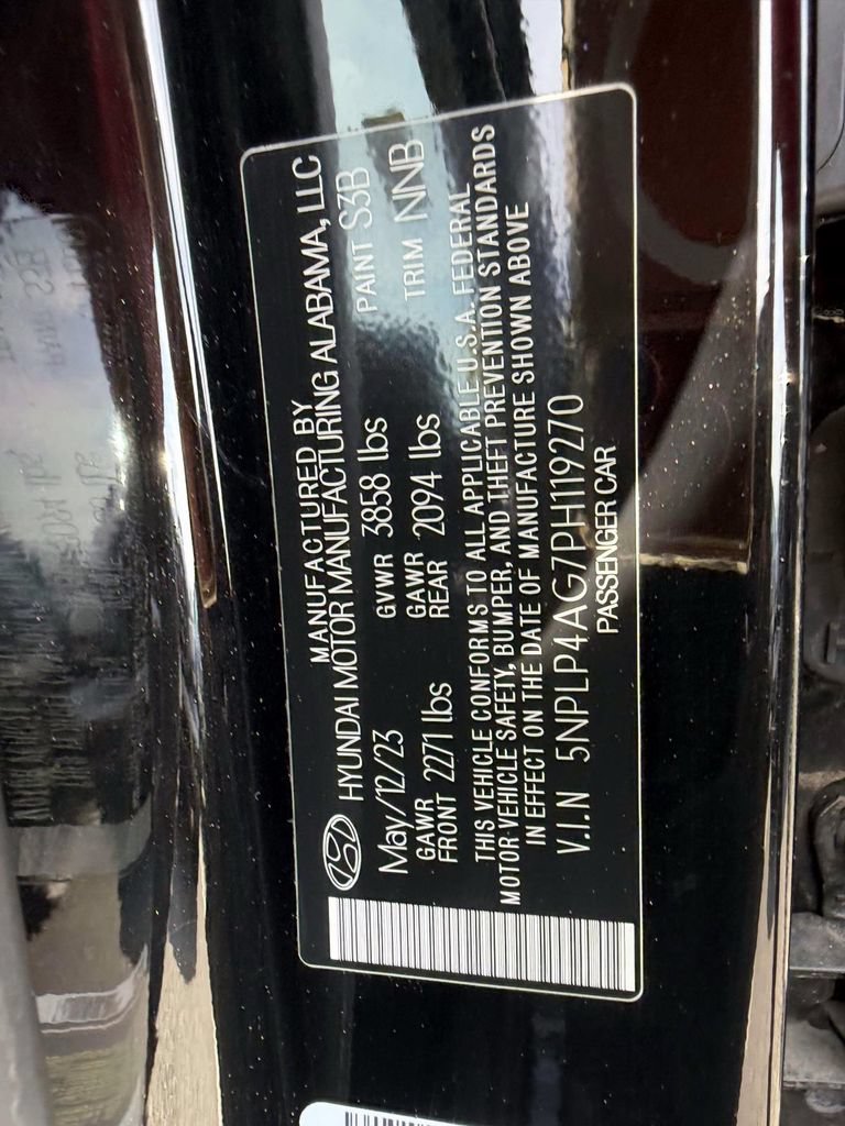 Used 2023 Hyundai Elantra Limited w/ Cargo Package FWD image 15
