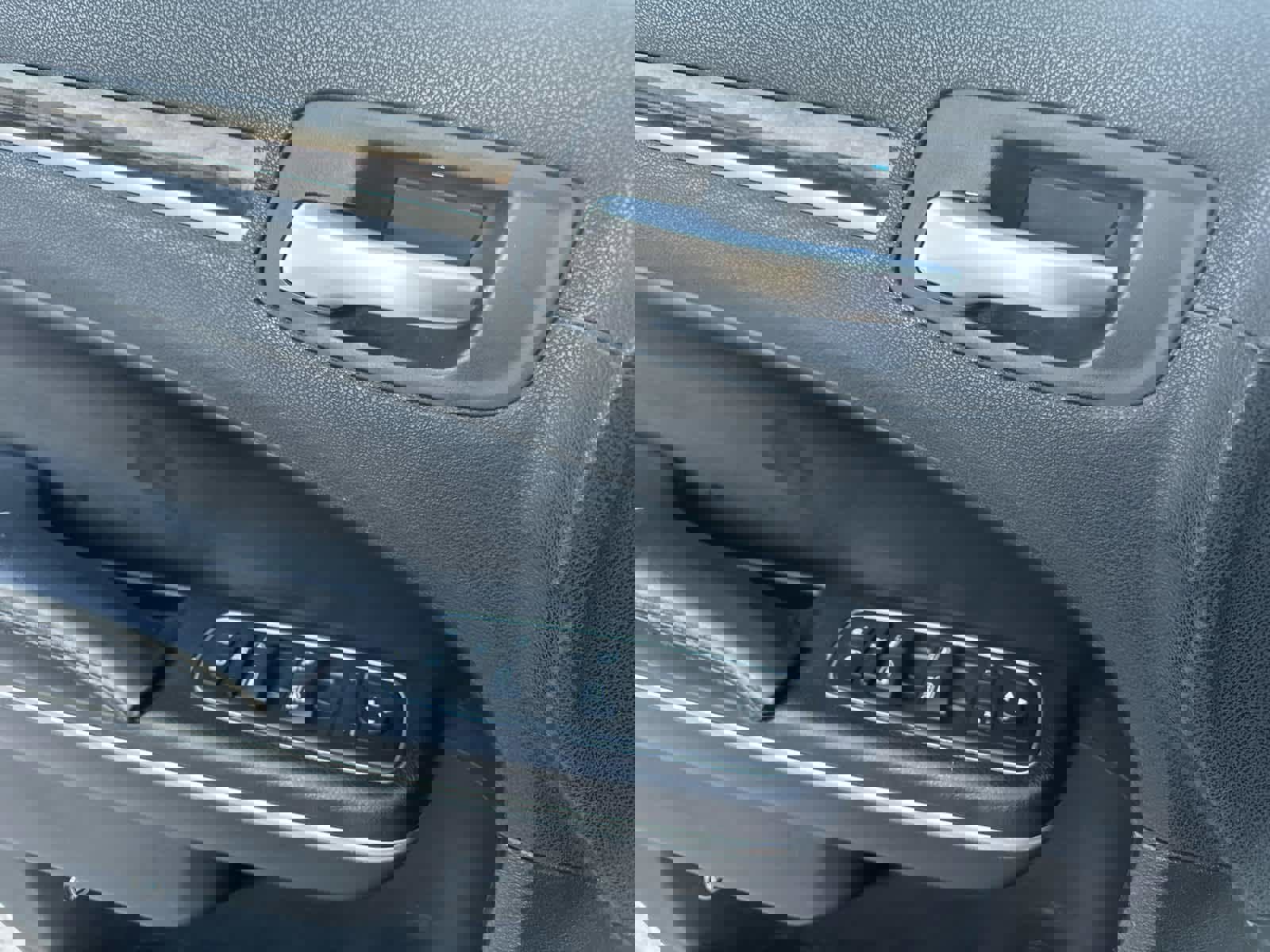 Used 2011 Chrysler 300 Limited image 16