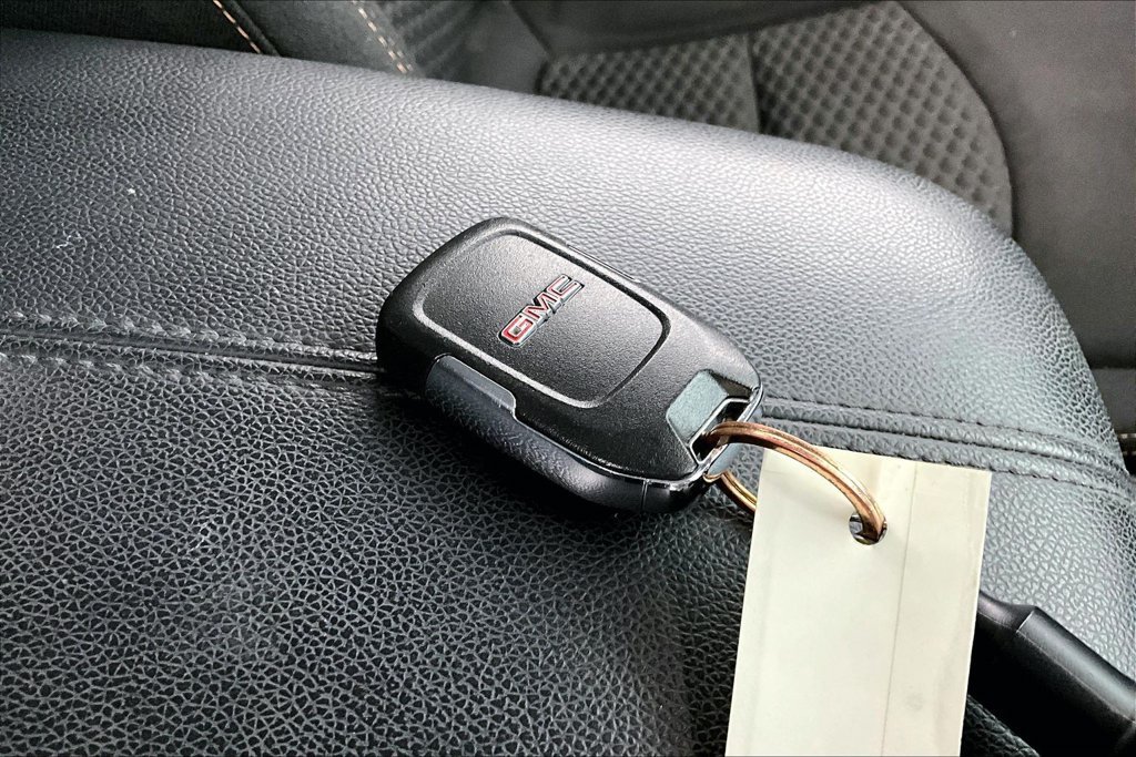 Used 2020 GMC Terrain SLE FWD image 12