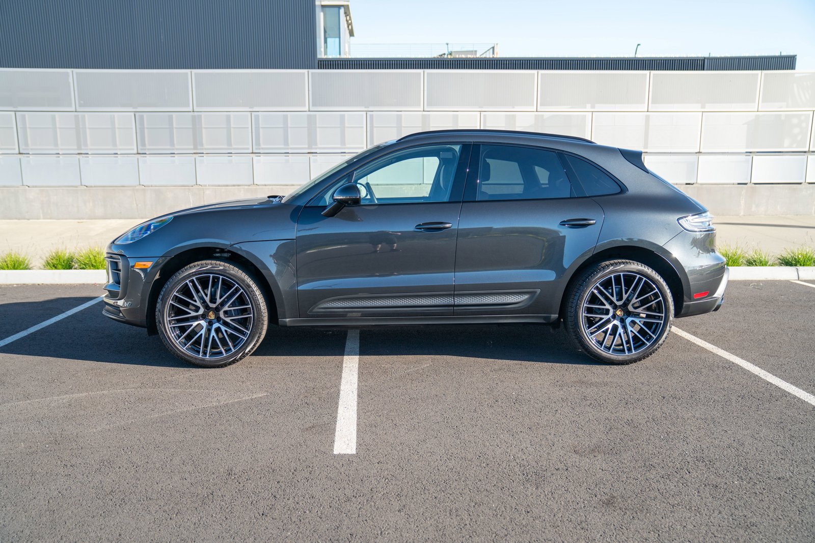 Certified 2026 Porsche Macan AWD/4WD image 2
