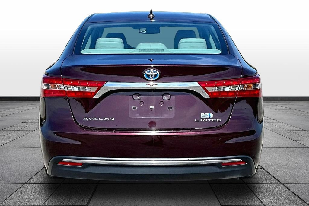 Used 2017 Toyota Avalon Limited w/ Carpet Mat Package FWD image 4