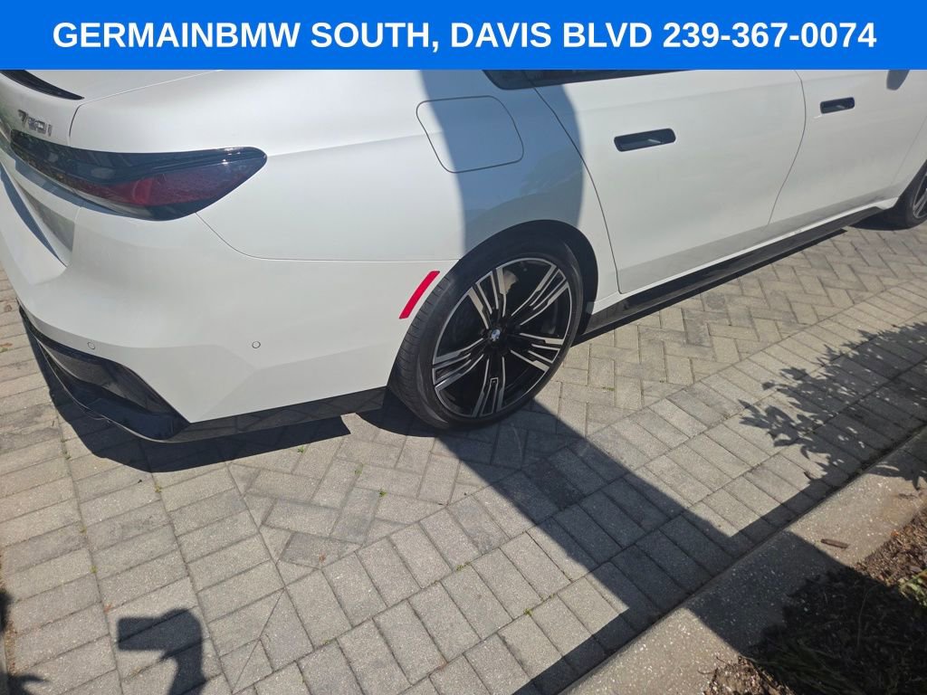 Certified 2025 BMW 760i xDrive AWD/4WD image 17