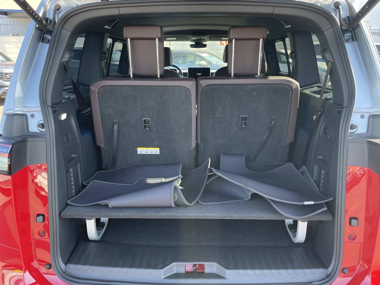 Certified 2025 Volkswagen ID. Buzz Pro S Plus AWD/4WD image 5
