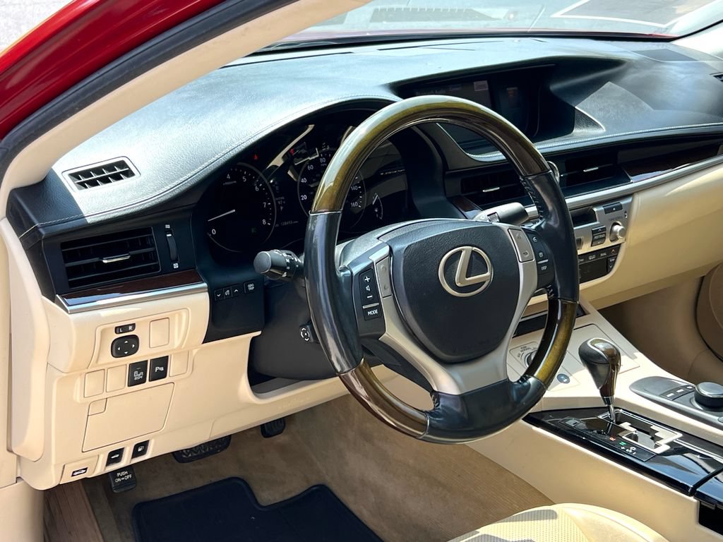 Used 2014 Lexus ES 350 w/ Premium Package FWD image 5