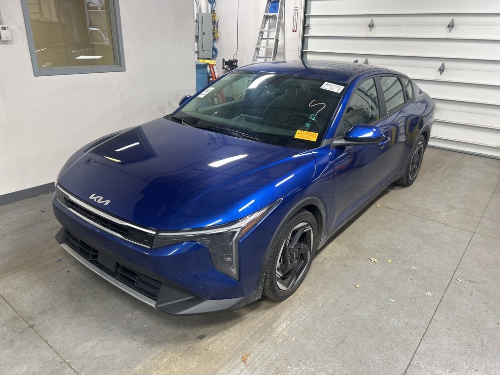 Used 2025 Kia K4 EX image 2