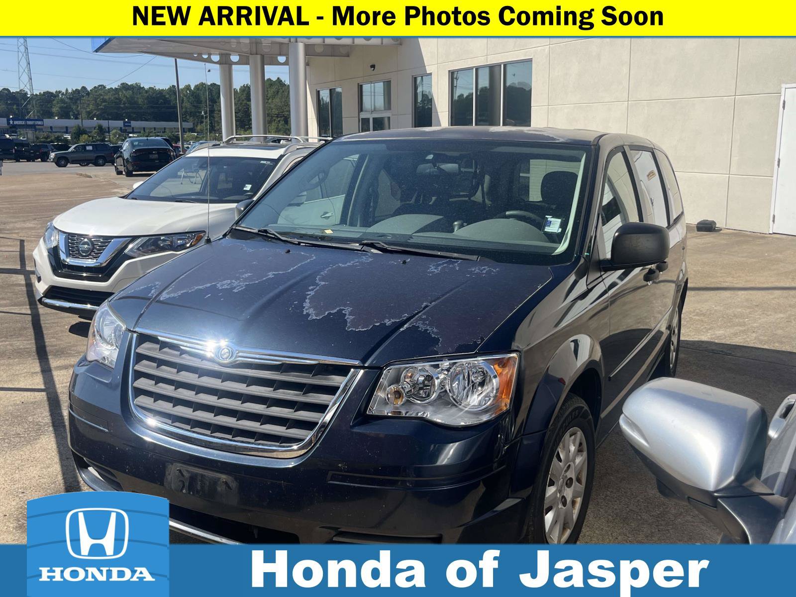 Used 2008 Chrysler Town & Country LX FWD image 1