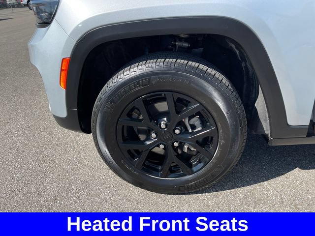 Used 2025 Jeep Grand Cherokee Altitude AWD/4WD image 21