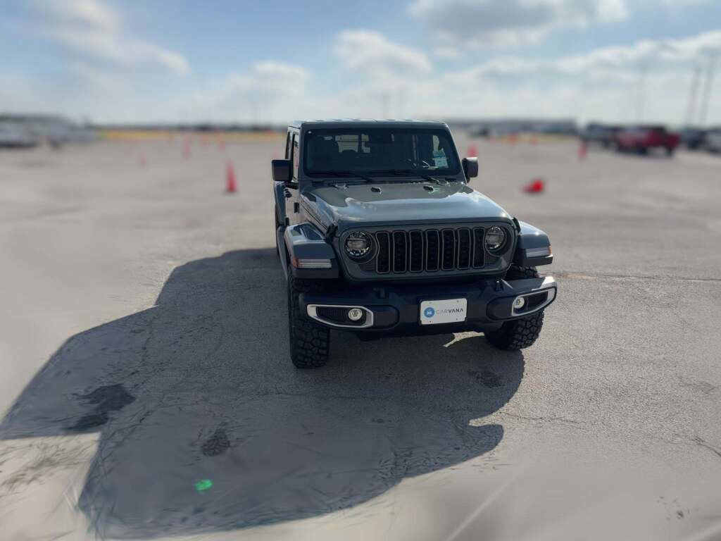 New 2025 Jeep Gladiator Sport image 17