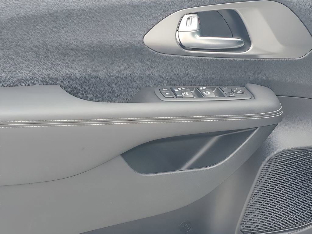 New 2026 Chrysler Voyager LX image 41