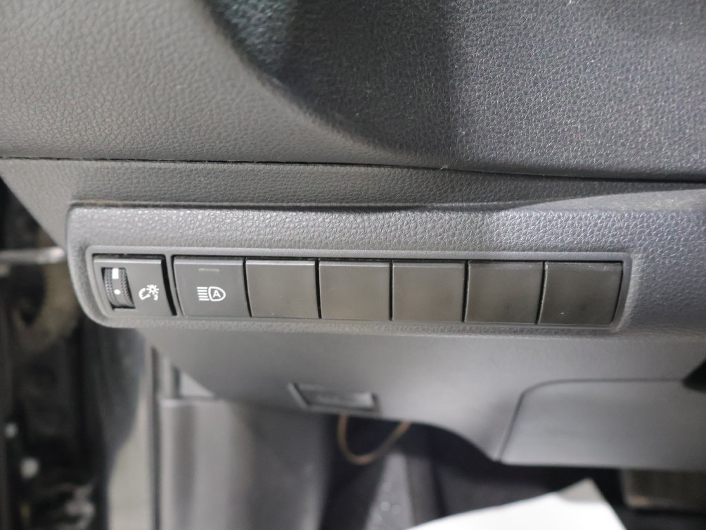 Used 2020 Toyota Corolla LE FWD image 29