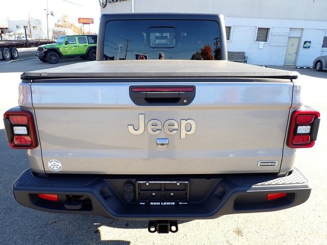 Used 2020 Jeep Gladiator Overland image 4