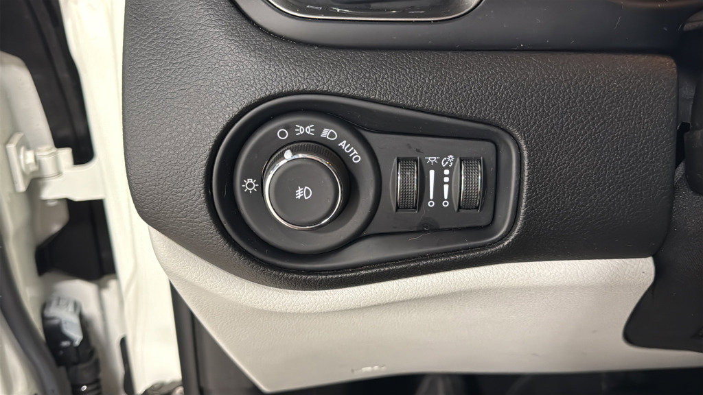 Used 2021 Jeep Renegade Limited w/ Sun & Sound Group image 20