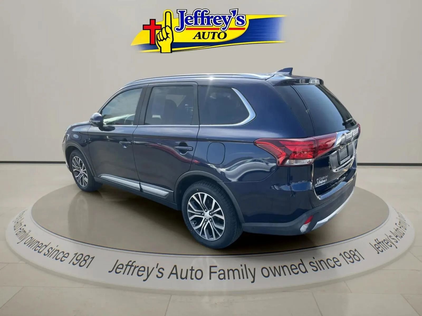 Used 2018 Mitsubishi Outlander SE image 3