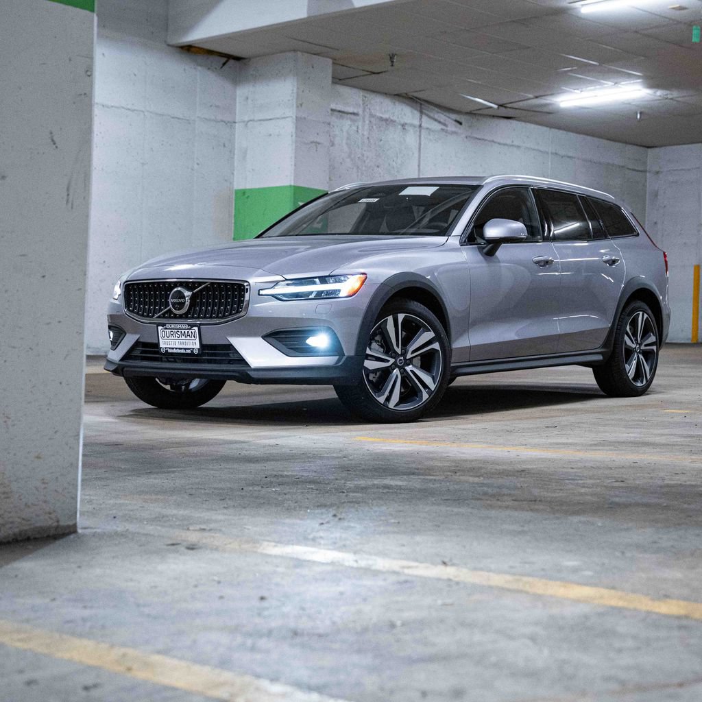 New 2026 Volvo V60 B5 Cross Country Plus w/ Climate Package AWD/4WD image 1