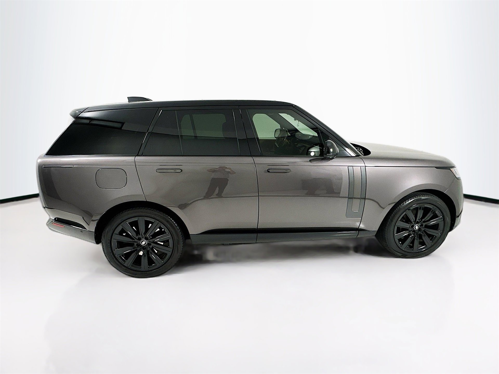 Used 2025 Land Rover Range Rover SE image 9