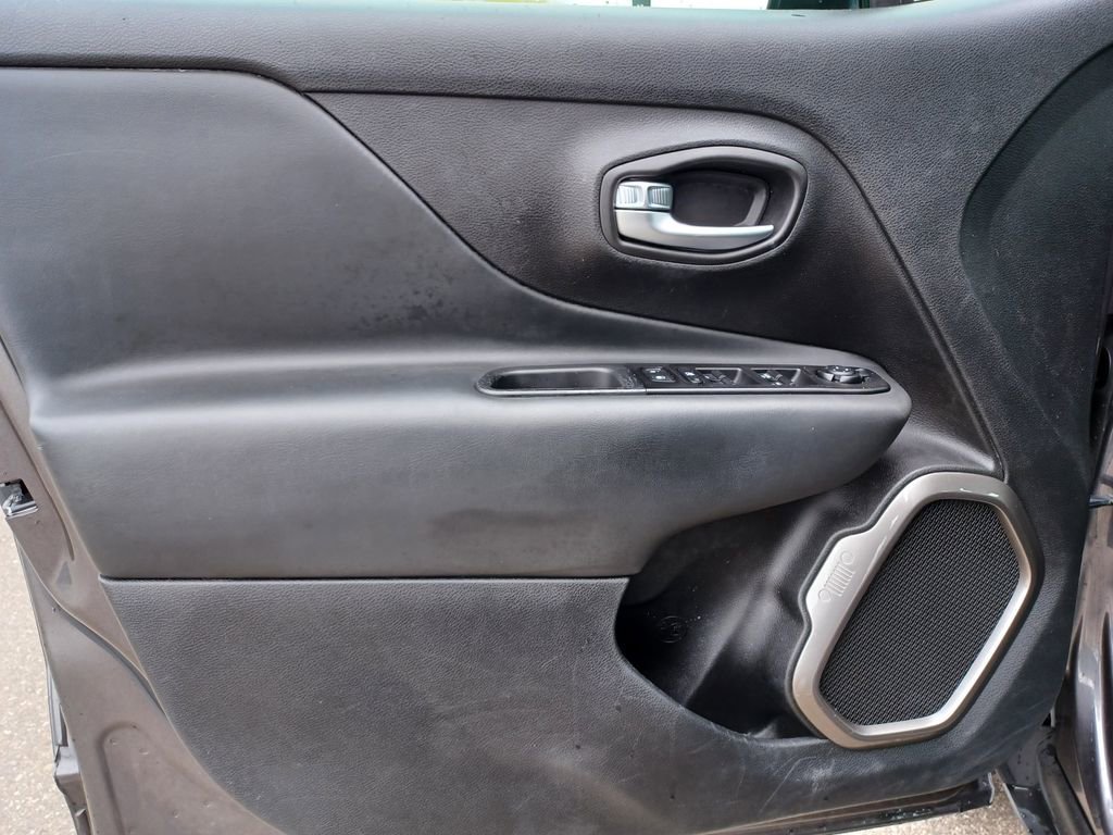 Used 2021 Jeep Renegade Limited AWD/4WD image 10