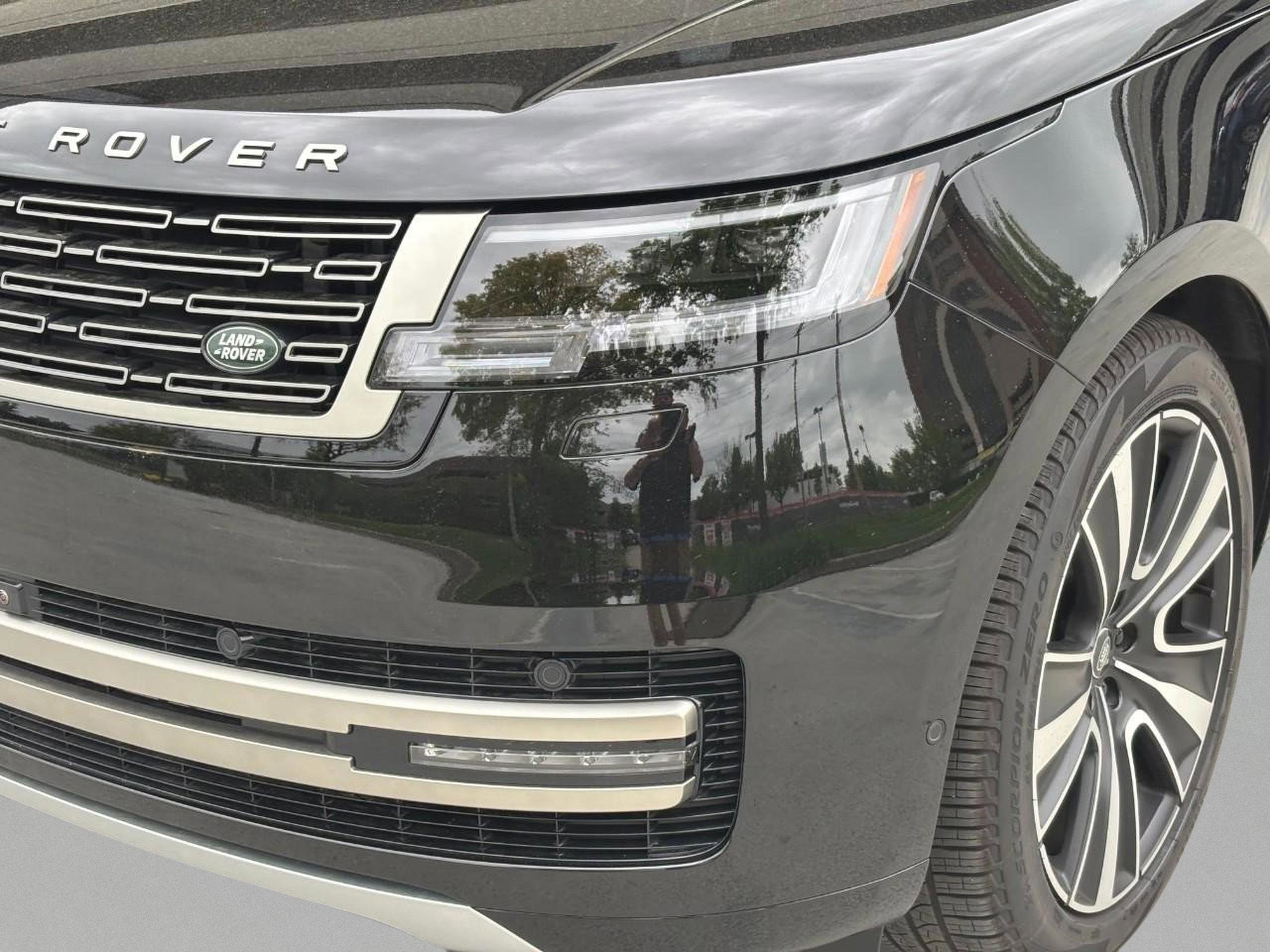 New 2025 Land Rover Range Rover SE image 9